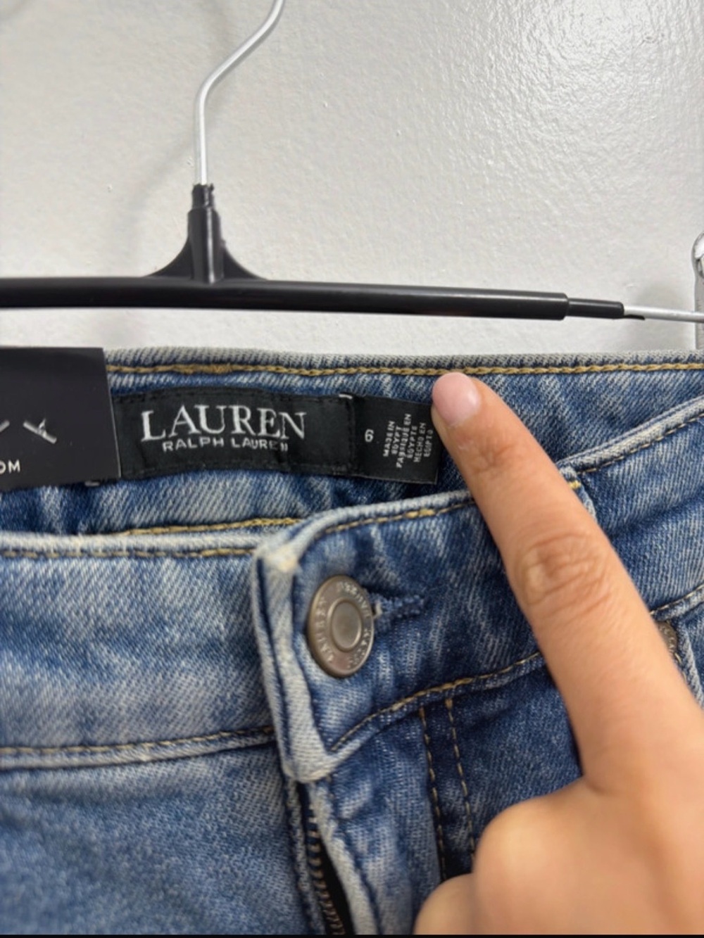 Ralph Lauren Women's Straight Leg Jeans in Light Blue Wash - Picture 5 of 6